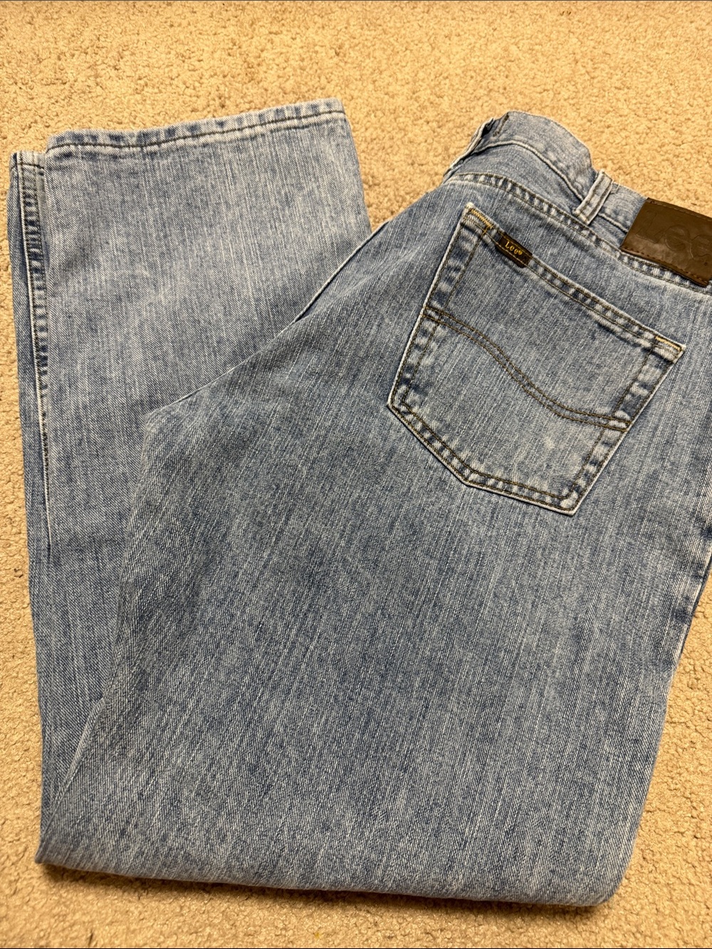 Lee Men's Relaxed Jeans in Light Blue Denim